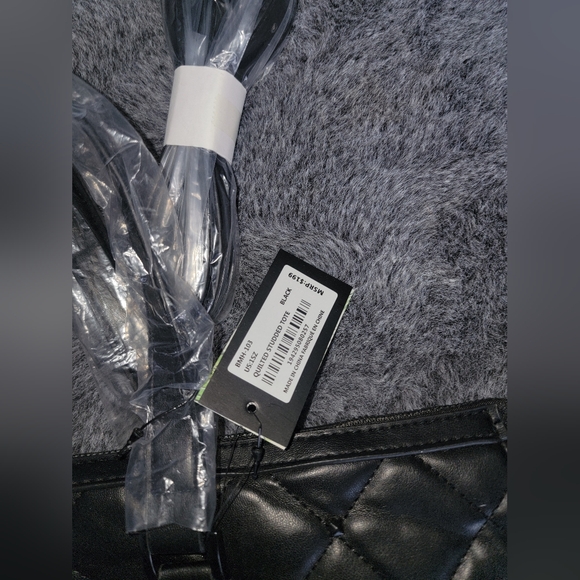 NWT Badgley Mischka Vegan Leather Elegant Black Quilted Tote Bag - Picture 4 of 8